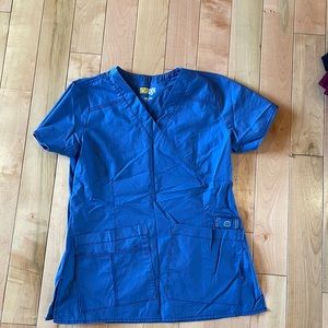 Wonder wink flex scrub top